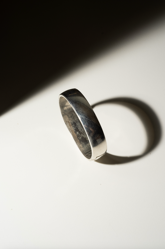 "Chic 1980s 925 Silver Buckled Bangle"