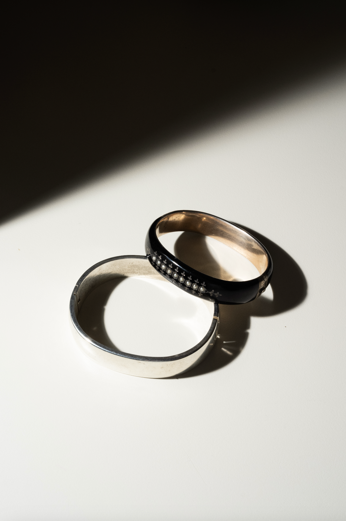 "Chic 1980s 925 Silver Buckled Bangle"