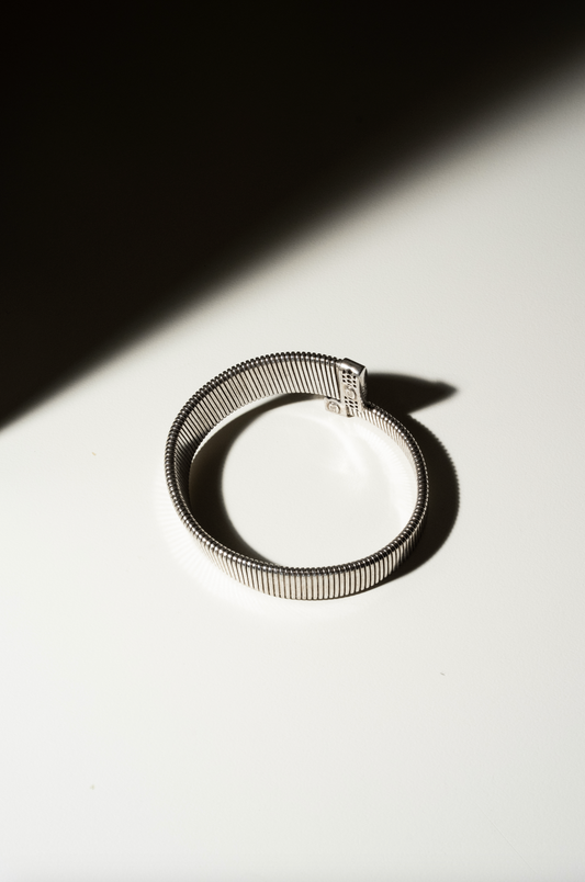 "Elegantly Twisted 925 Silver Italian Bangle with Easy-Fit Elastic Mechanism"