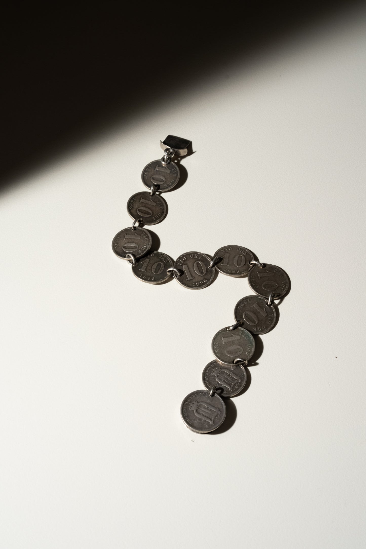 "Vintage Swedish Coin Bracelet – Timeless Elegance from the 1930s"