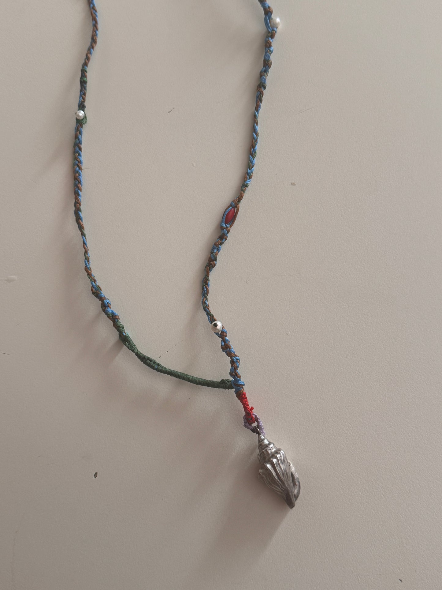 "Ocean Whisper: Handcrafted 925 Shell Pendant with Romantic Threads"