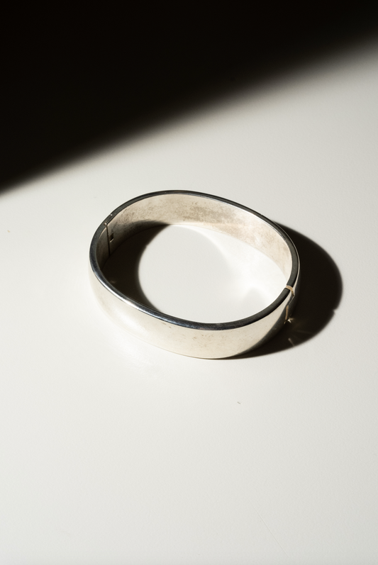 "Chic 1980s 925 Silver Buckled Bangle"