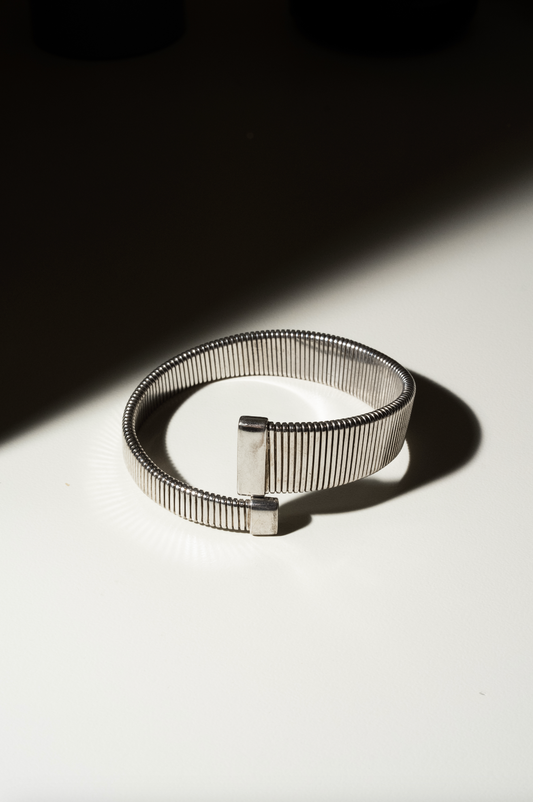 "Elegantly Twisted 925 Silver Italian Bangle with Easy-Fit Elastic Mechanism"